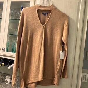 NWT TAN OPEN V NECKLINE SWEATER WITH COLLAR